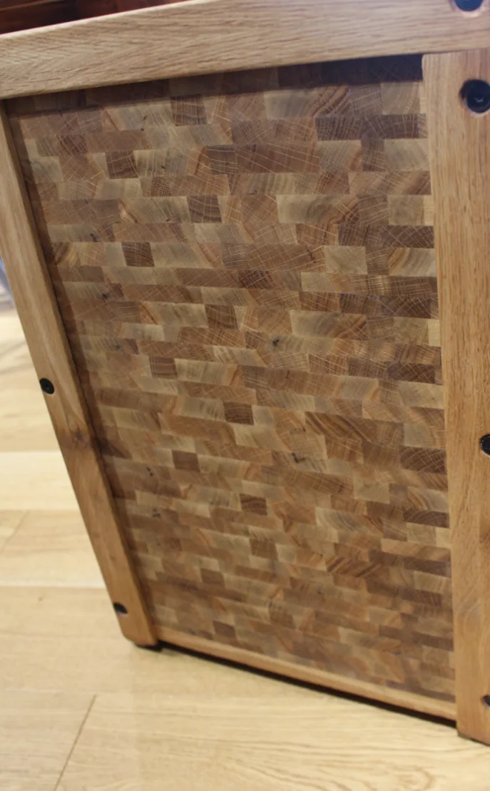 Andvari — the whole back, end-grain oak panel framed by the carcass