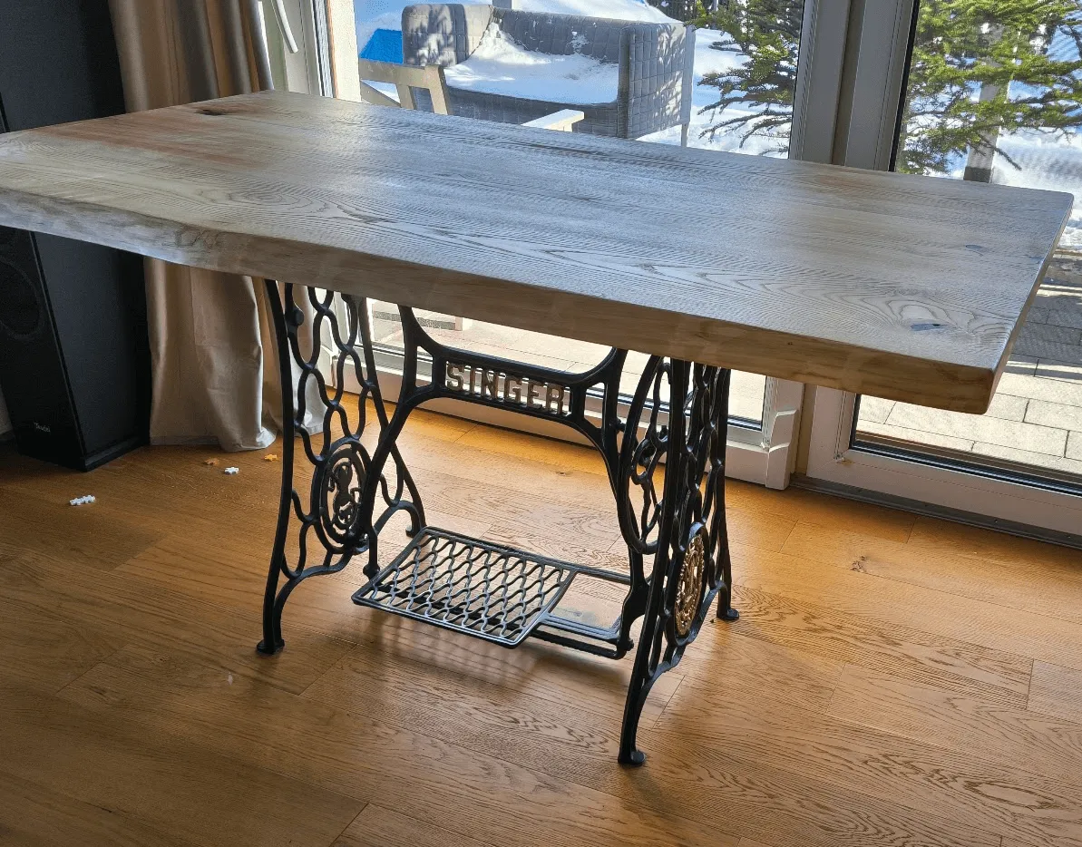 Singer — knot window