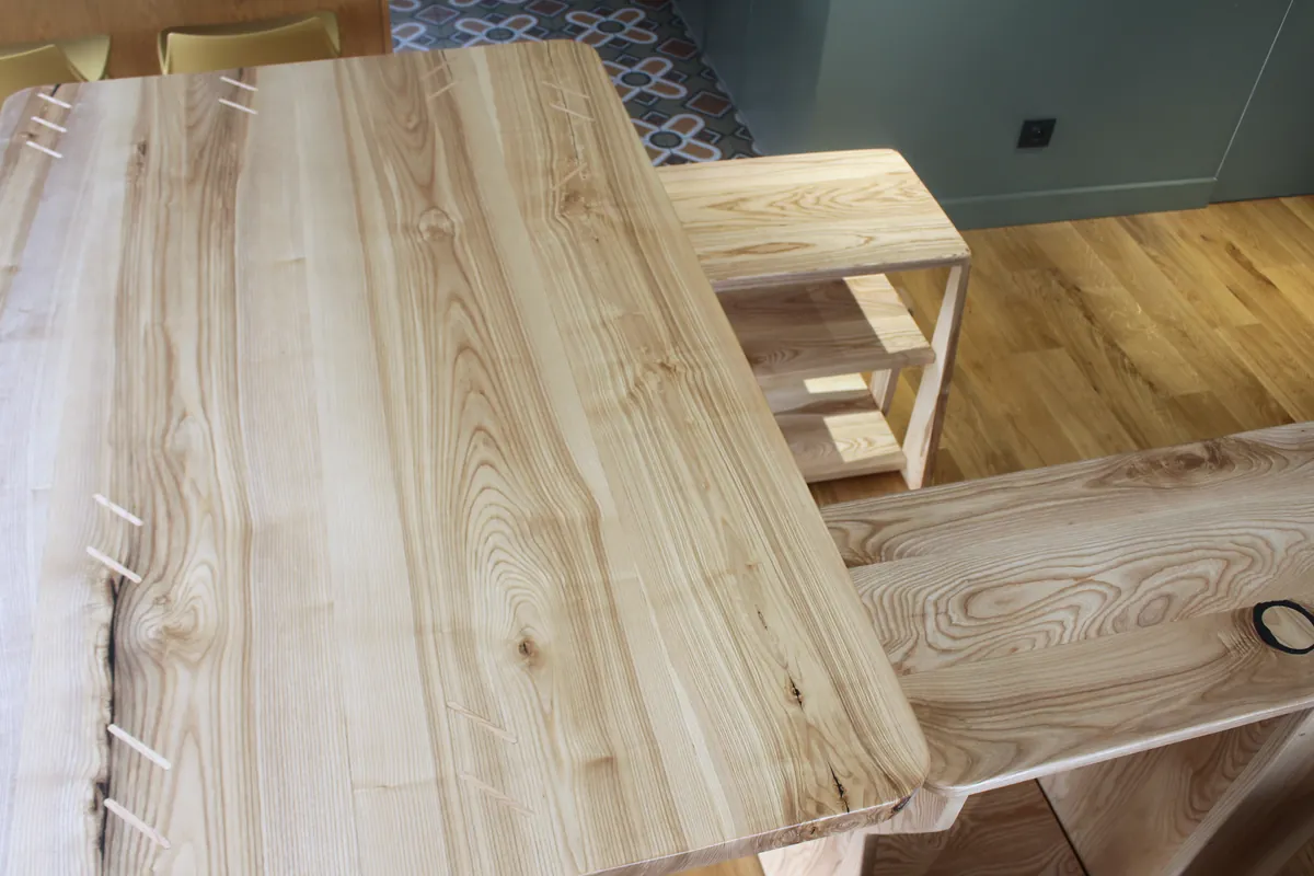 Trinity — blat z góry, intarsje motylkowe na pęknięciu, rysunek jesionu