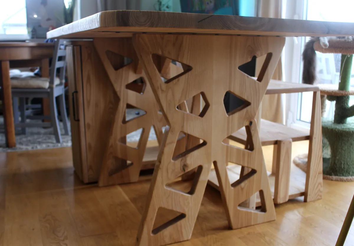 Trinity — lattice front view, triangular cutouts